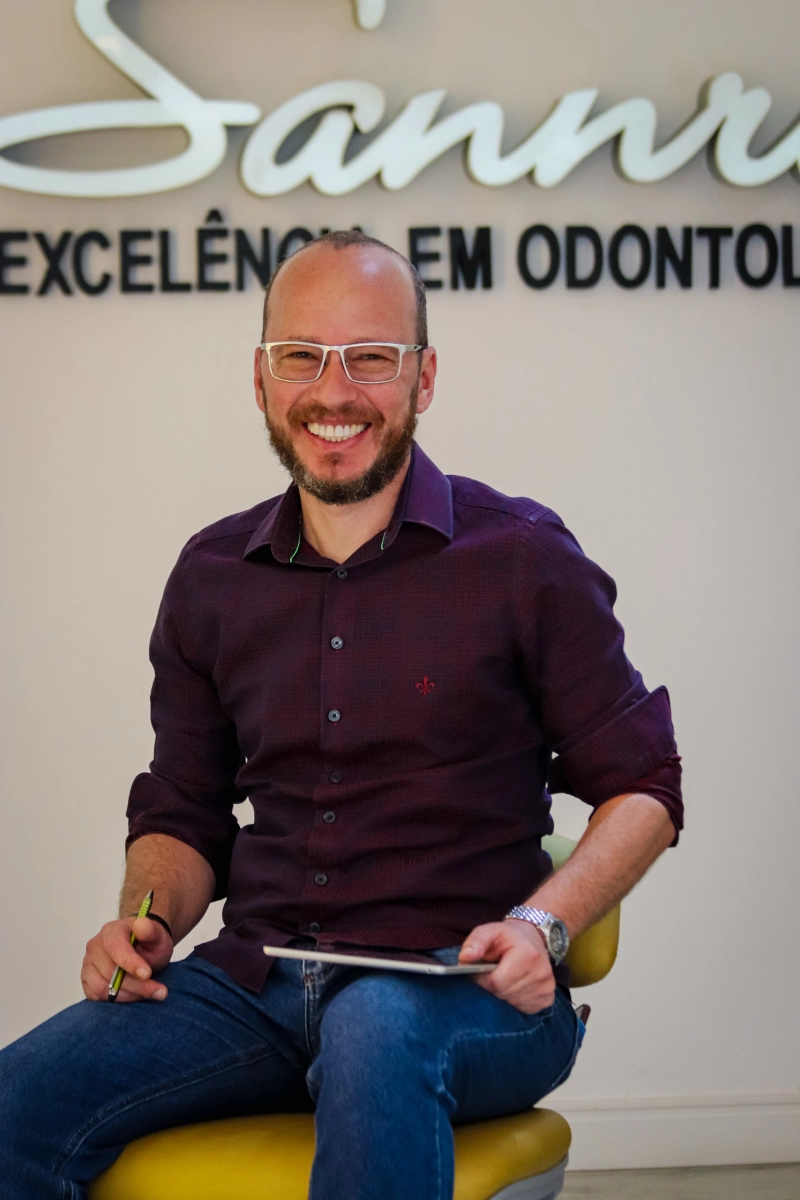 Dr. Renato Kuszlewicz - Sannre Odontologia